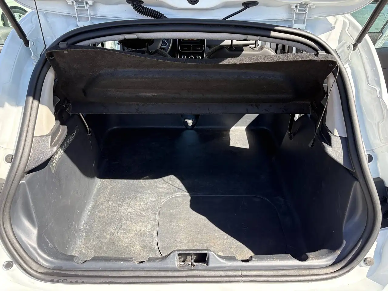 Renault Clio Citadine 3 portes — photo 8