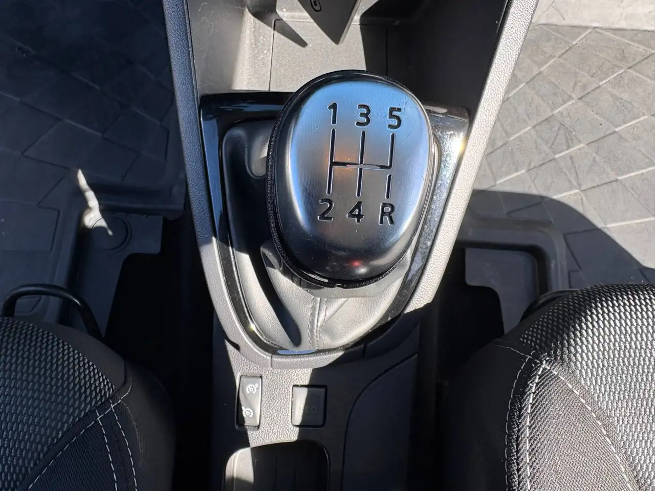 Renault Clio Citadine 3 portes — photo 15