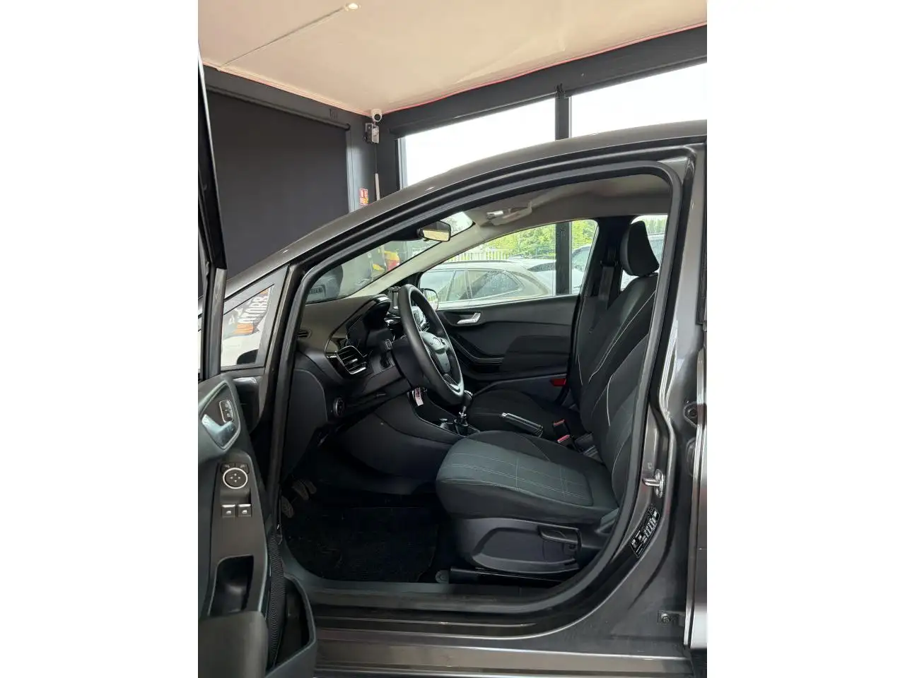 Ford Fiesta 5 portes — photo 19
