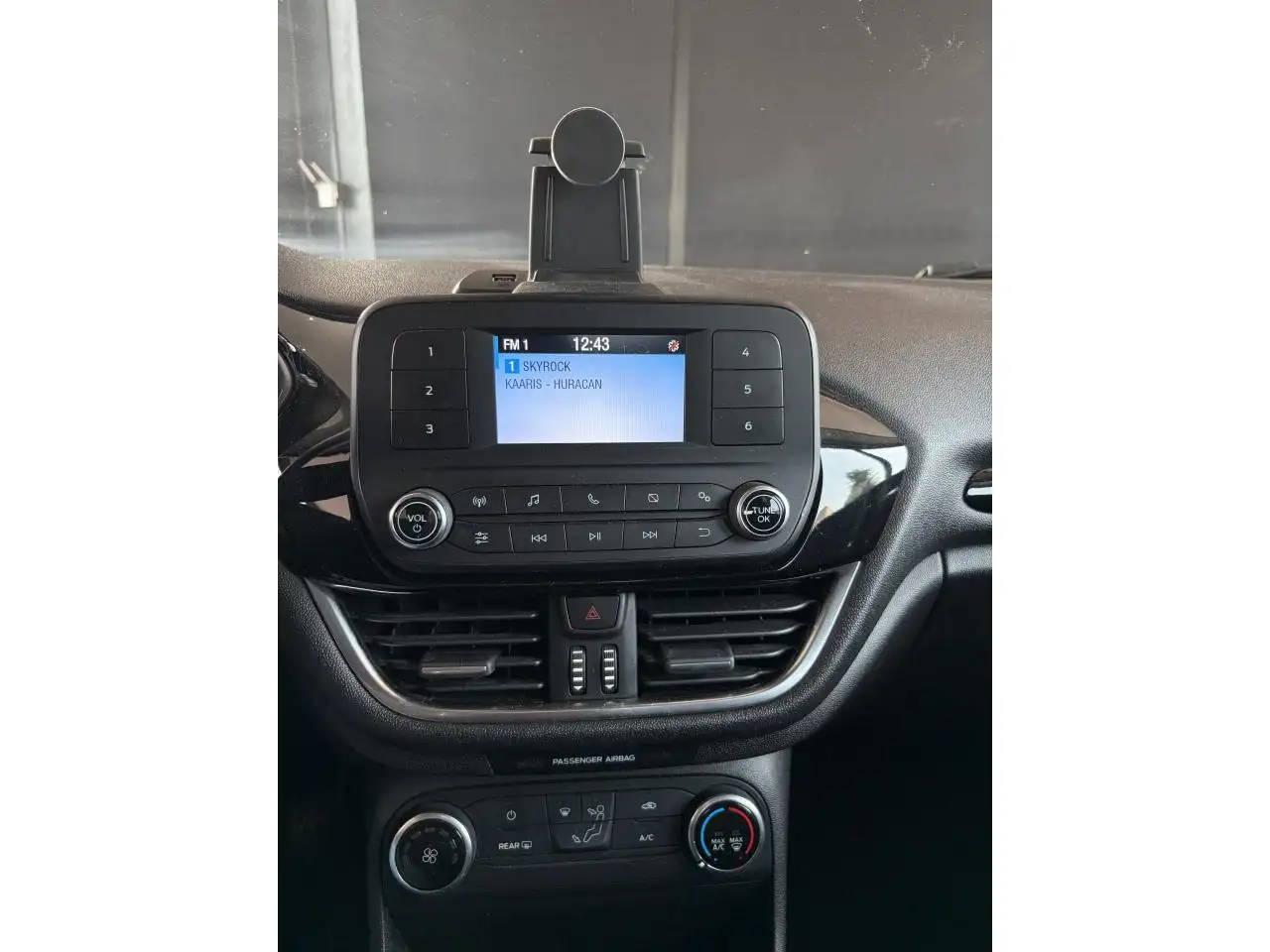 Ford Fiesta 5 portes — photo 29