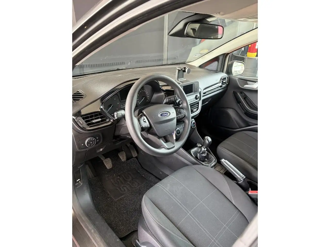 Ford Fiesta 5 portes — photo 20