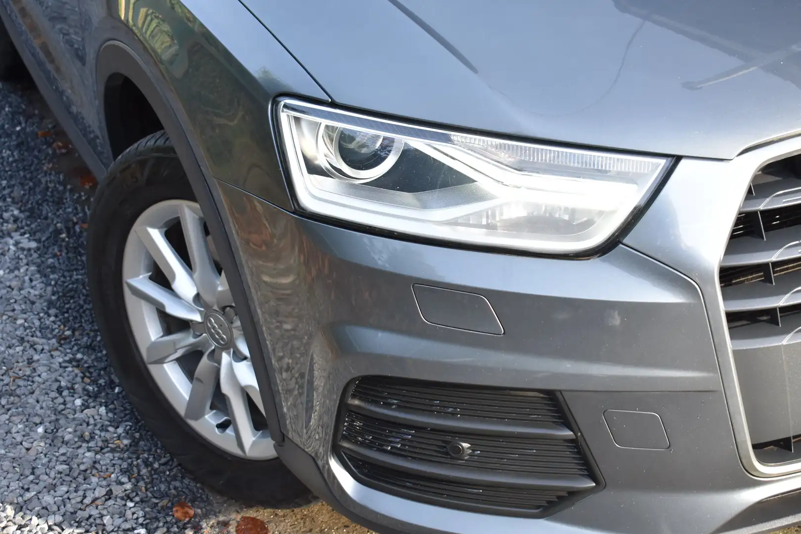 Audi Q3 Q3 1.4 TFSI / CAPTEURS / NAV / GARANTIE 12 MOIS Grau - 2
