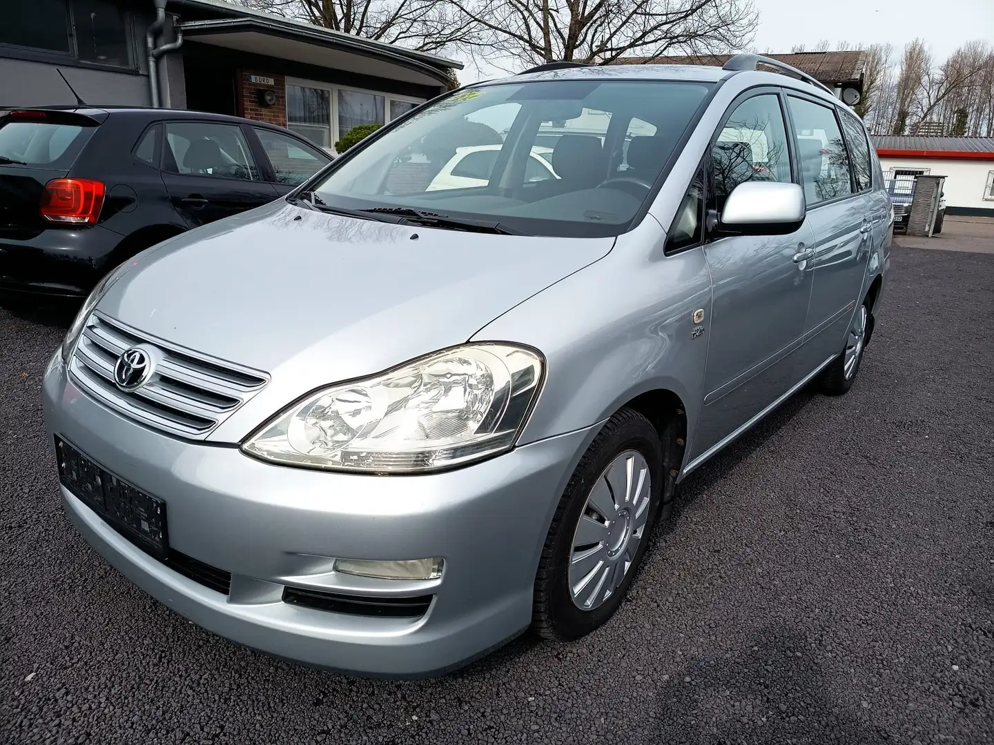 Toyota Avensis Verso 2.0 D-4D C Nur 5-Sitze Grau - 1