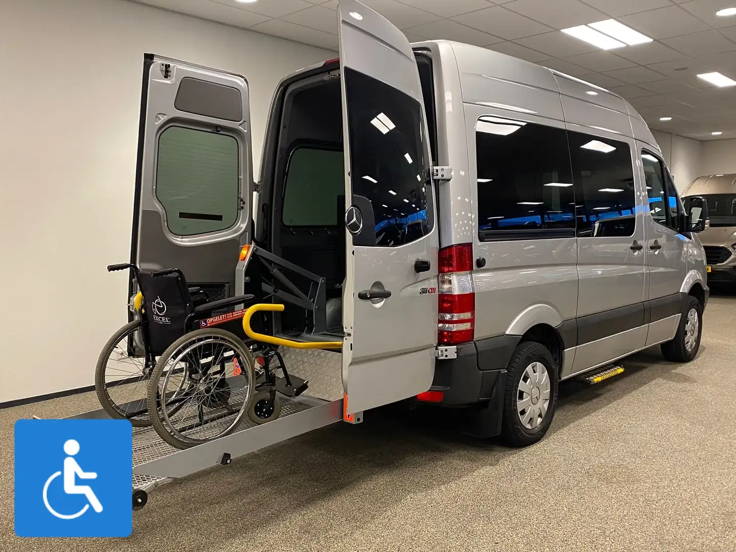 Mercedes-Benz Sprinter L1H2 Rolstoelbus - Rolstoel voorin Grau - 2