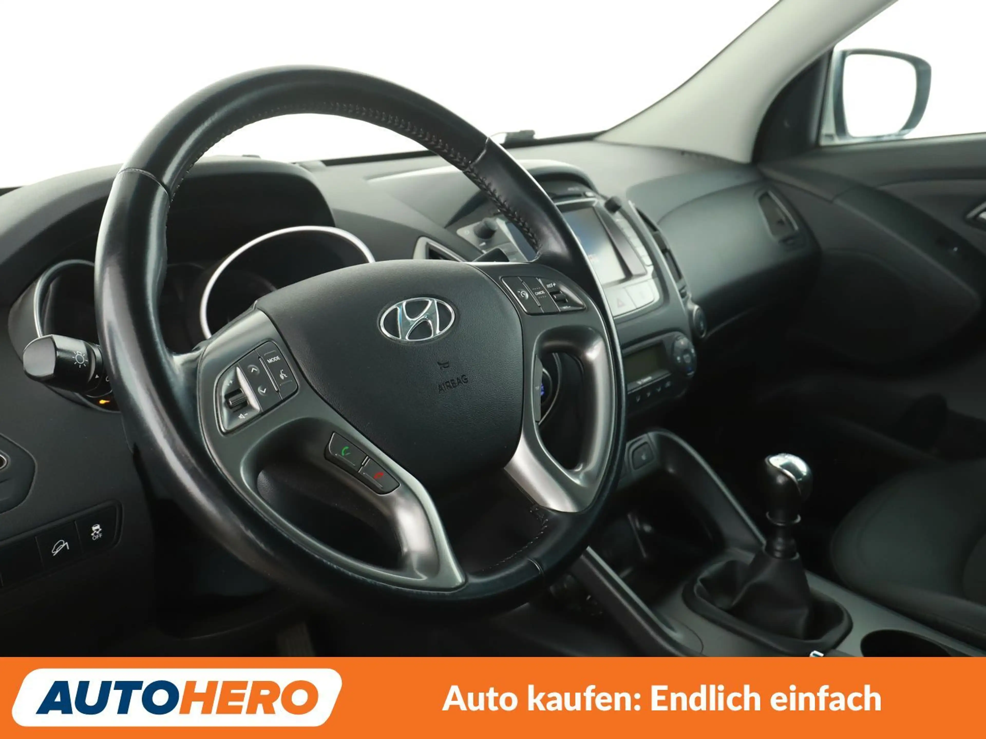 Hyundai iX35 1.6 FIFA World Cup Edition 2WD *NAVI*TEMPO*CAM*SHZ — photo 11