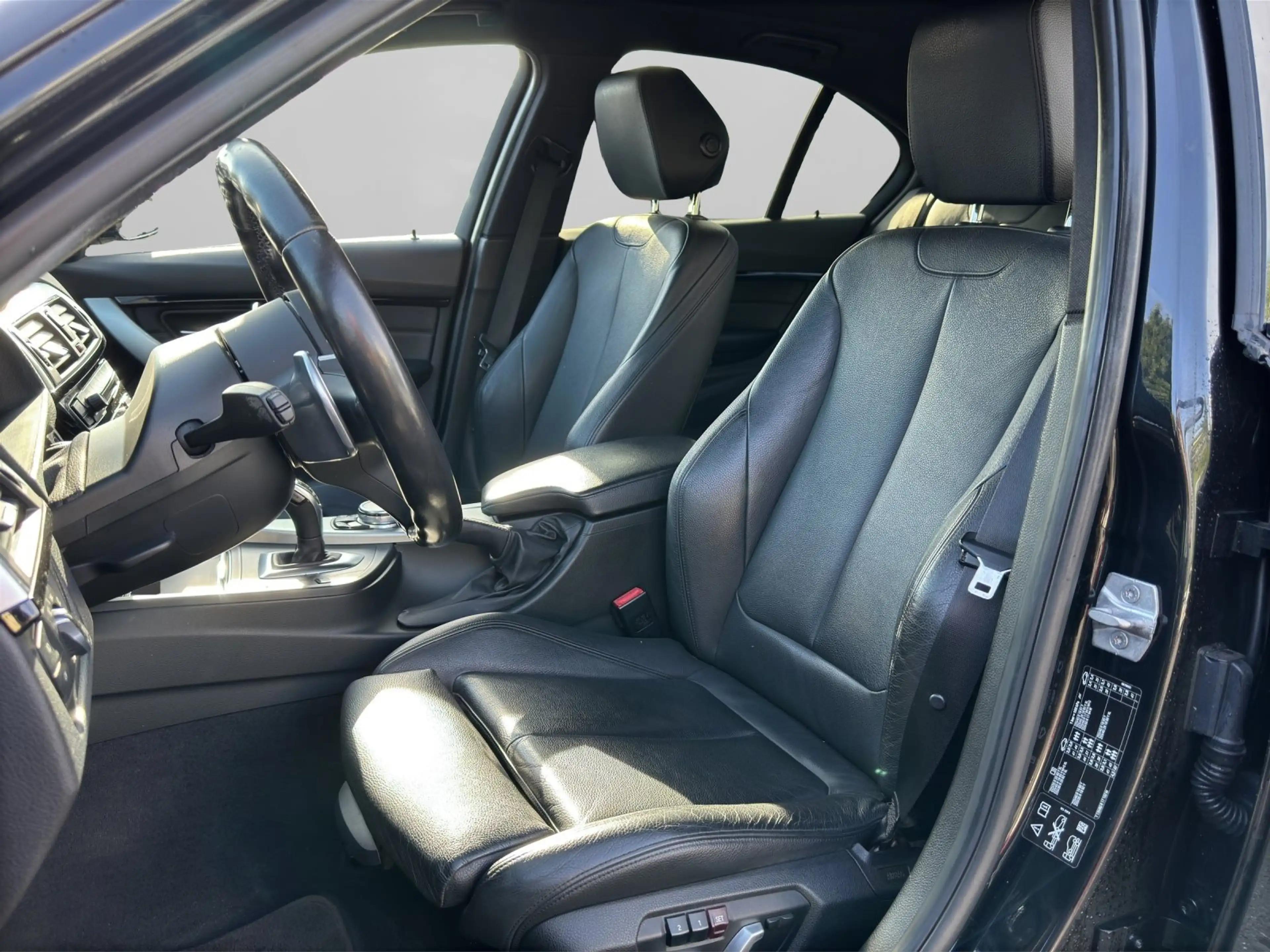 BMW 335 d xDrive Limousine — photo 7