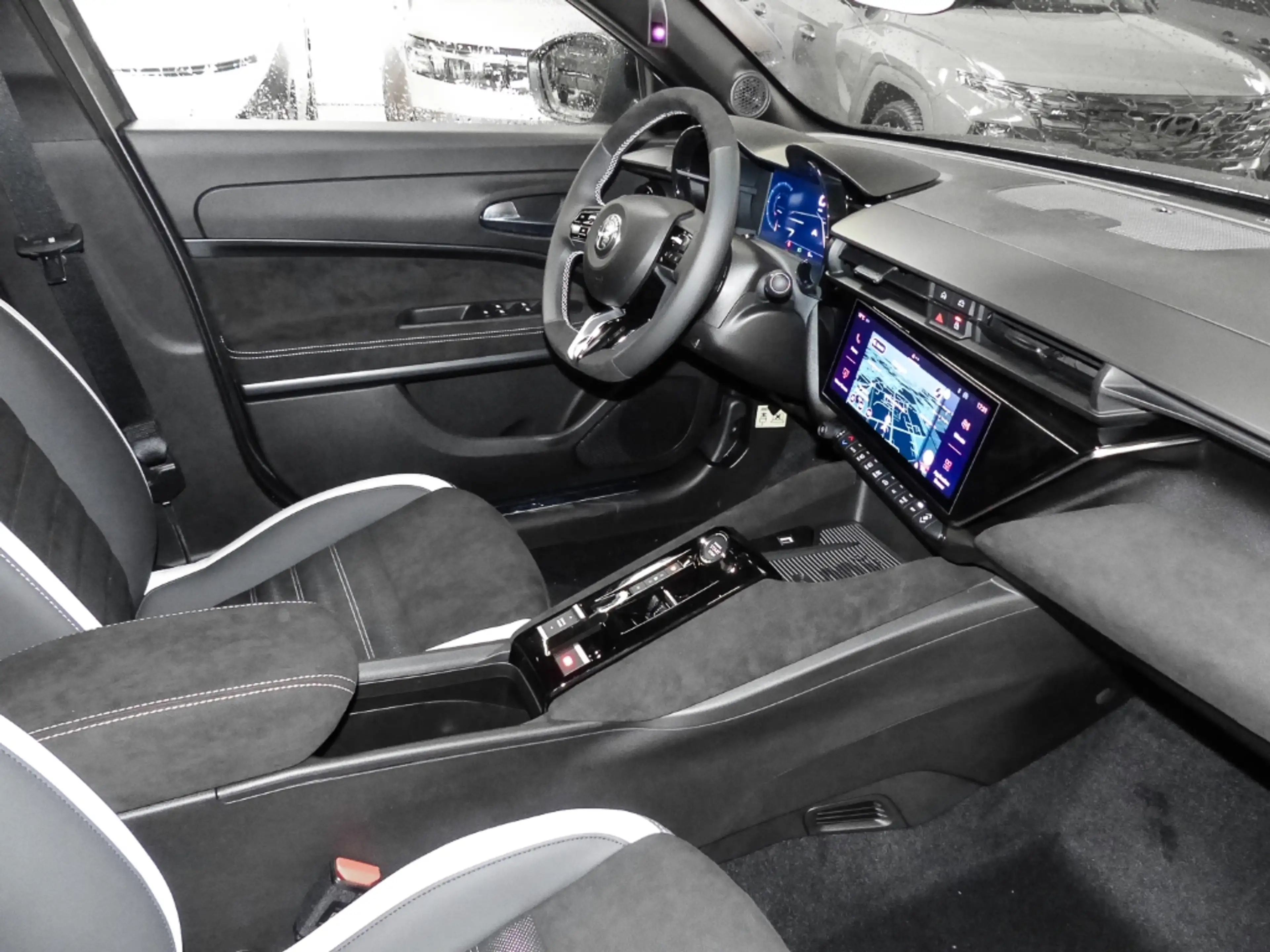 Alfa Romeo Junior Ibrida 48V-Hybrid Sport Speciale Technologie-Paket — photo 4