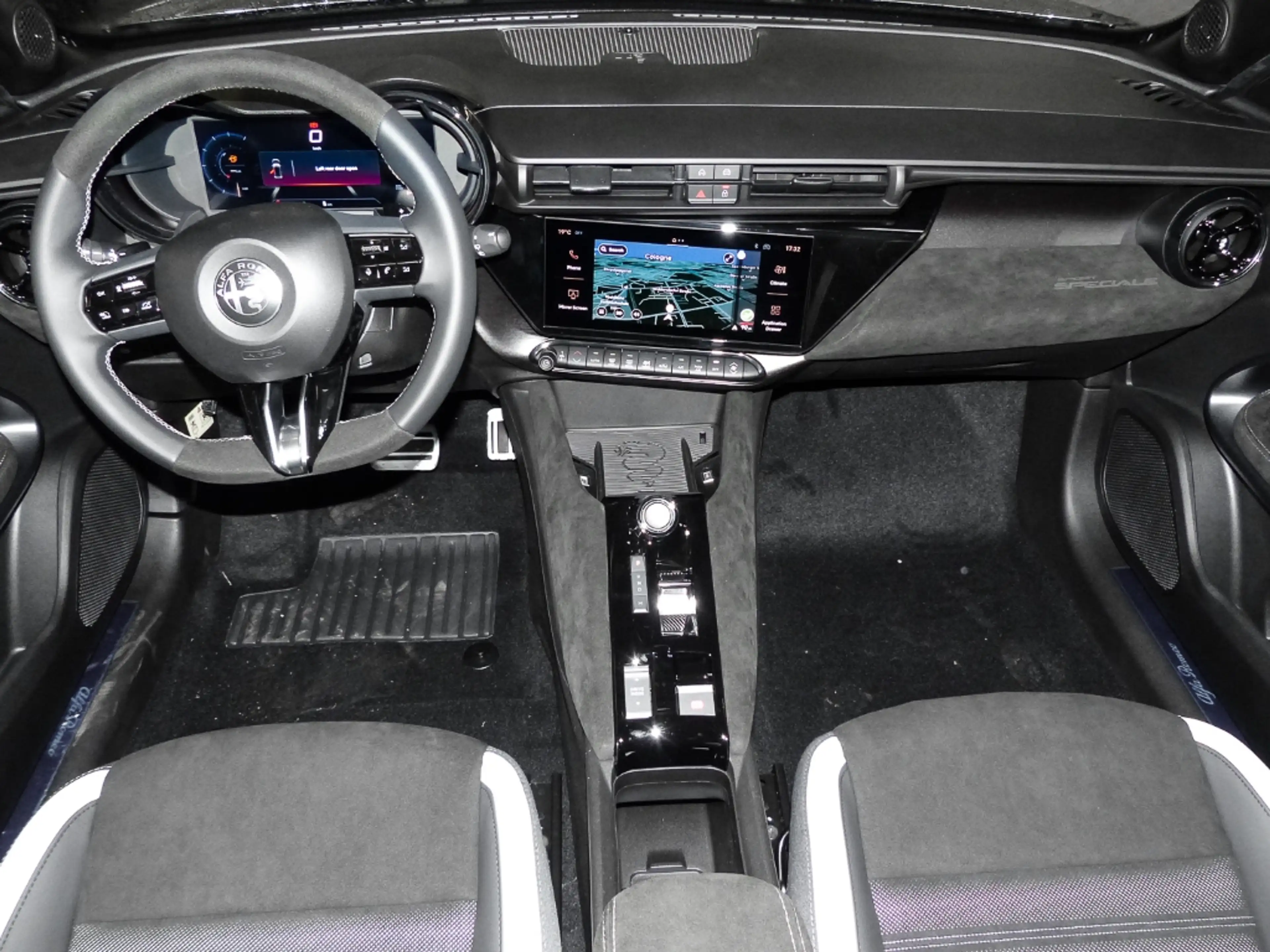 Alfa Romeo Junior Ibrida 48V-Hybrid Sport Speciale Technologie-Paket — photo 6