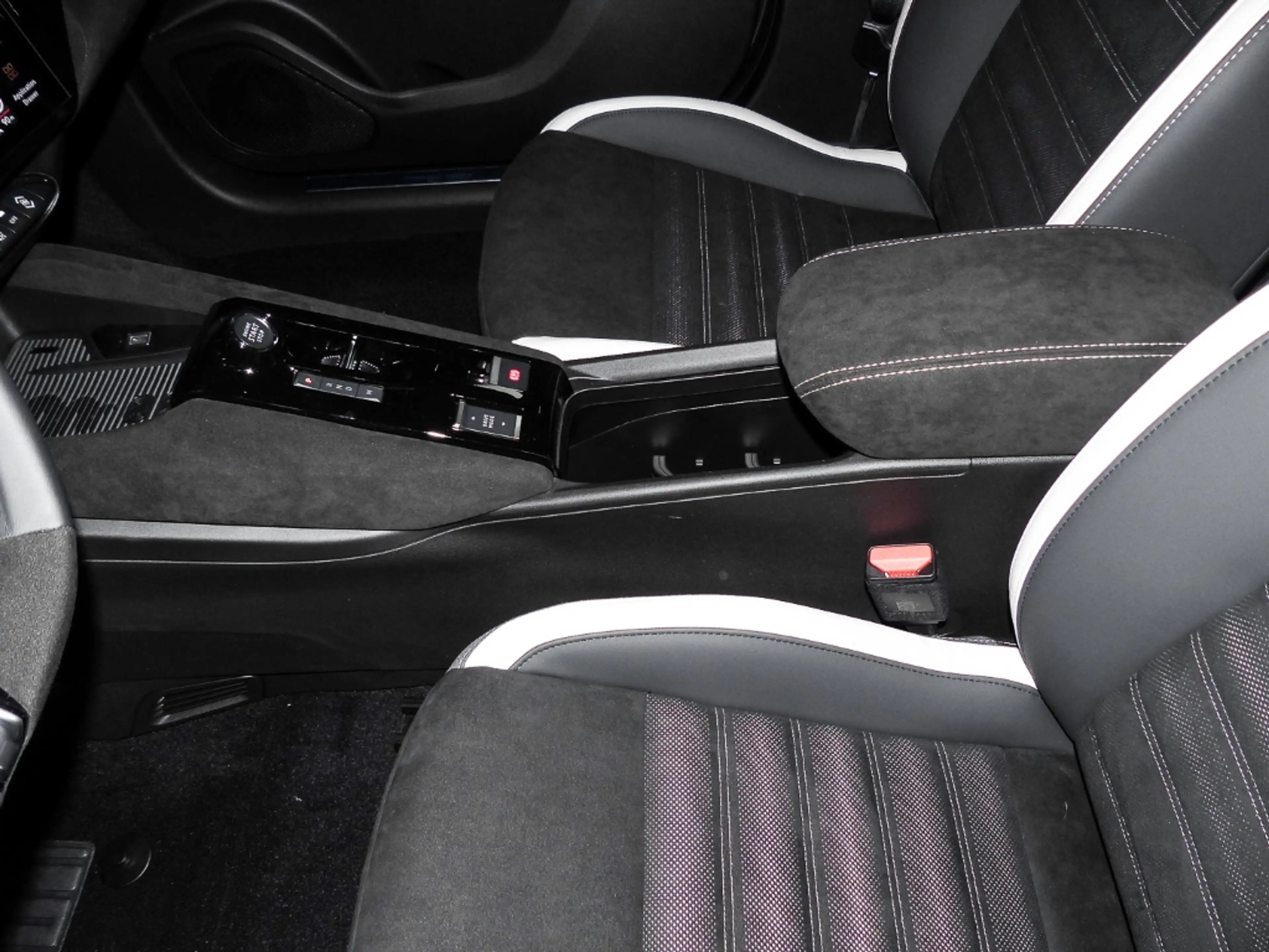 Alfa Romeo Junior Ibrida 48V-Hybrid Sport Speciale Technologie-Paket — photo 10