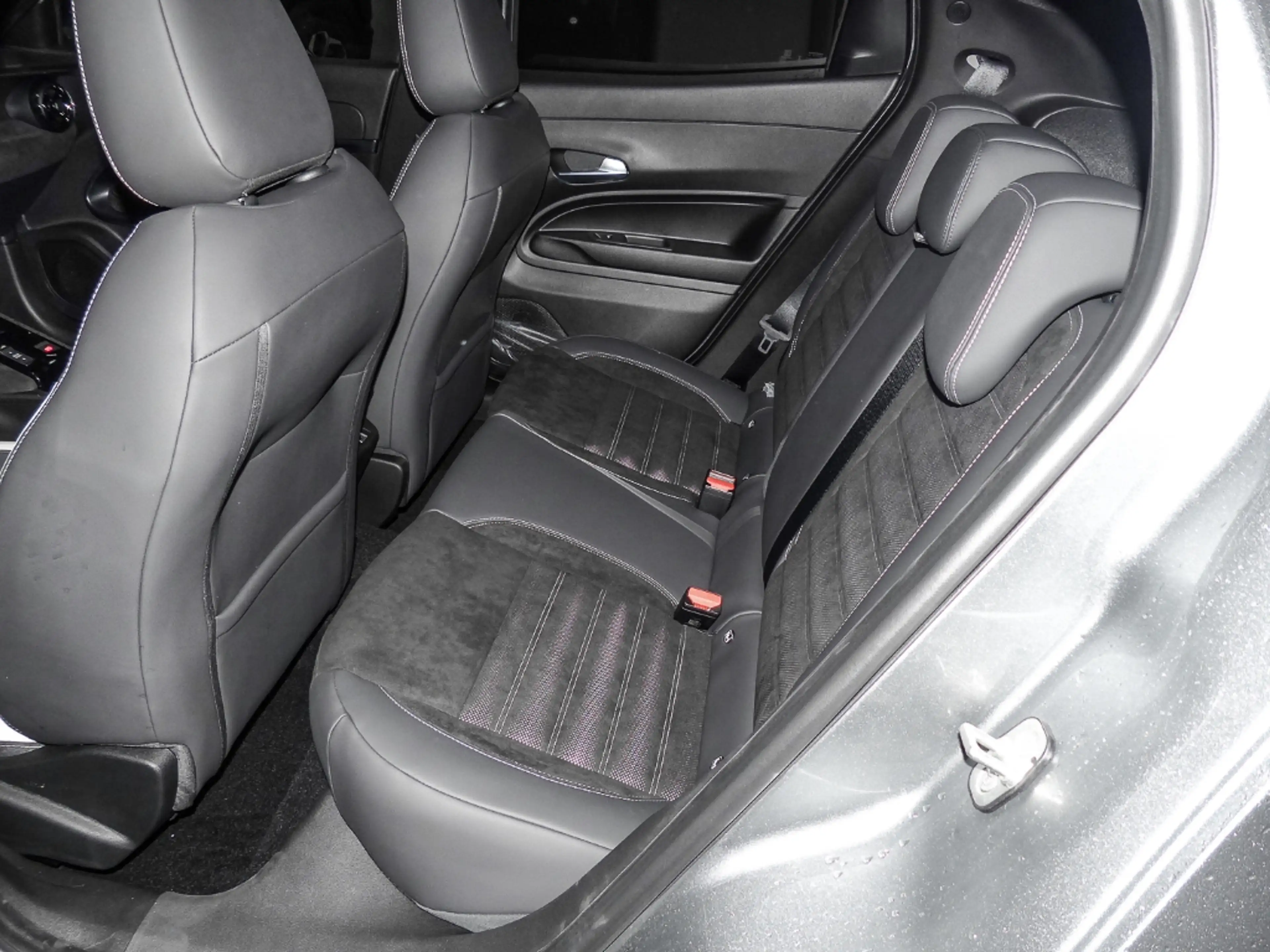 Alfa Romeo Junior Ibrida 48V-Hybrid Sport Speciale Technologie-Paket — photo 14