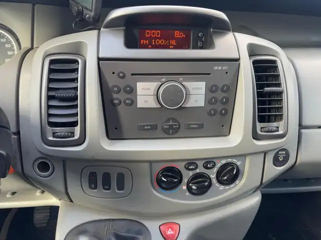 Opel Vivaro view 13