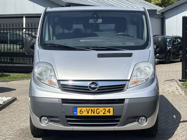 Opel Vivaro view 2