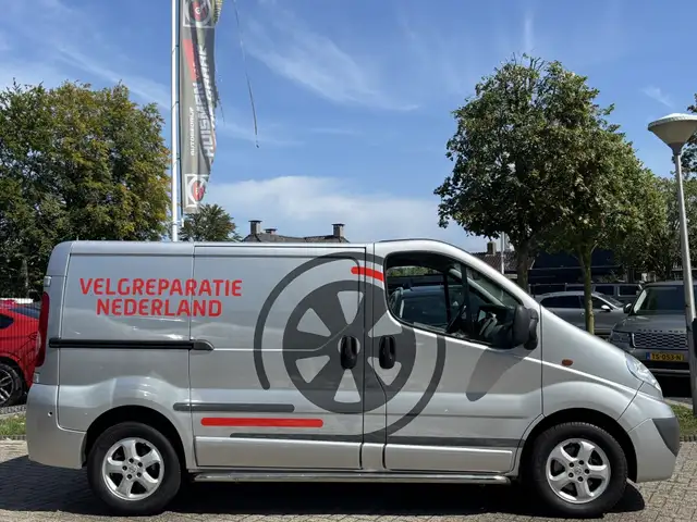 Opel Vivaro view 4