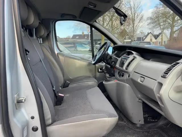 Opel Vivaro view 11