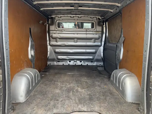 Opel Vivaro view 9