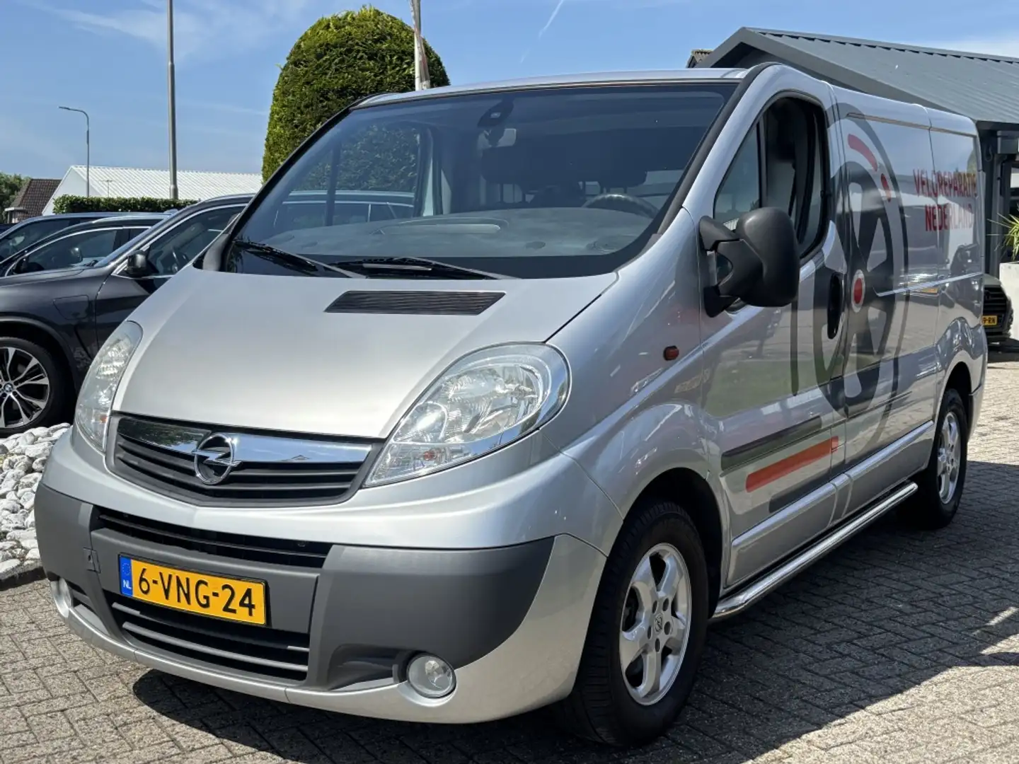 Opel Vivaro 2.5 CDTI L1H1 Grijs 2011 Trekhaak Airco Zilver - 1