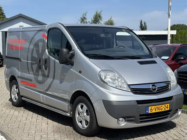 Opel Vivaro view 3