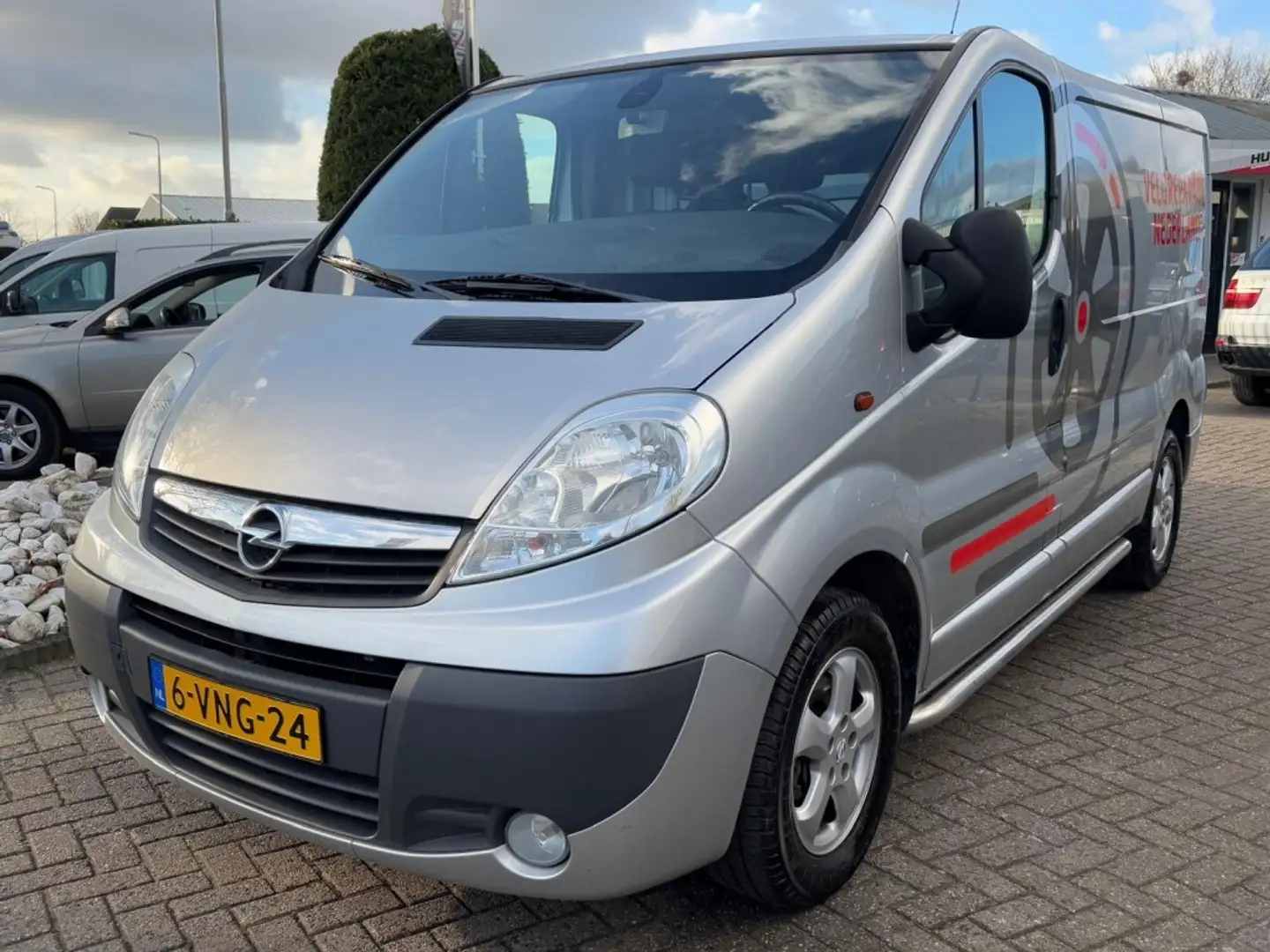 Opel Vivaro 2.5 CDTI L1H1 Grijs 2011 Trekhaak Airco Zilver - 1