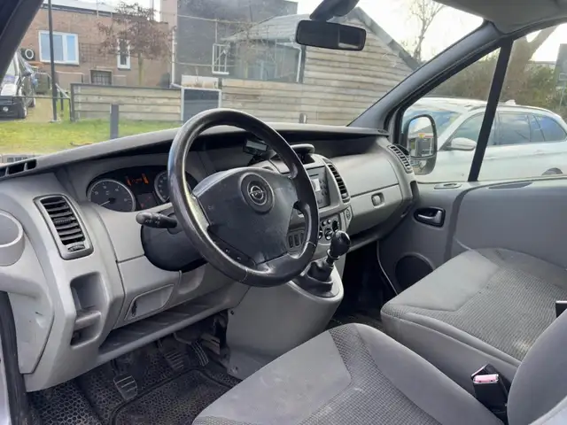 Opel Vivaro view 12