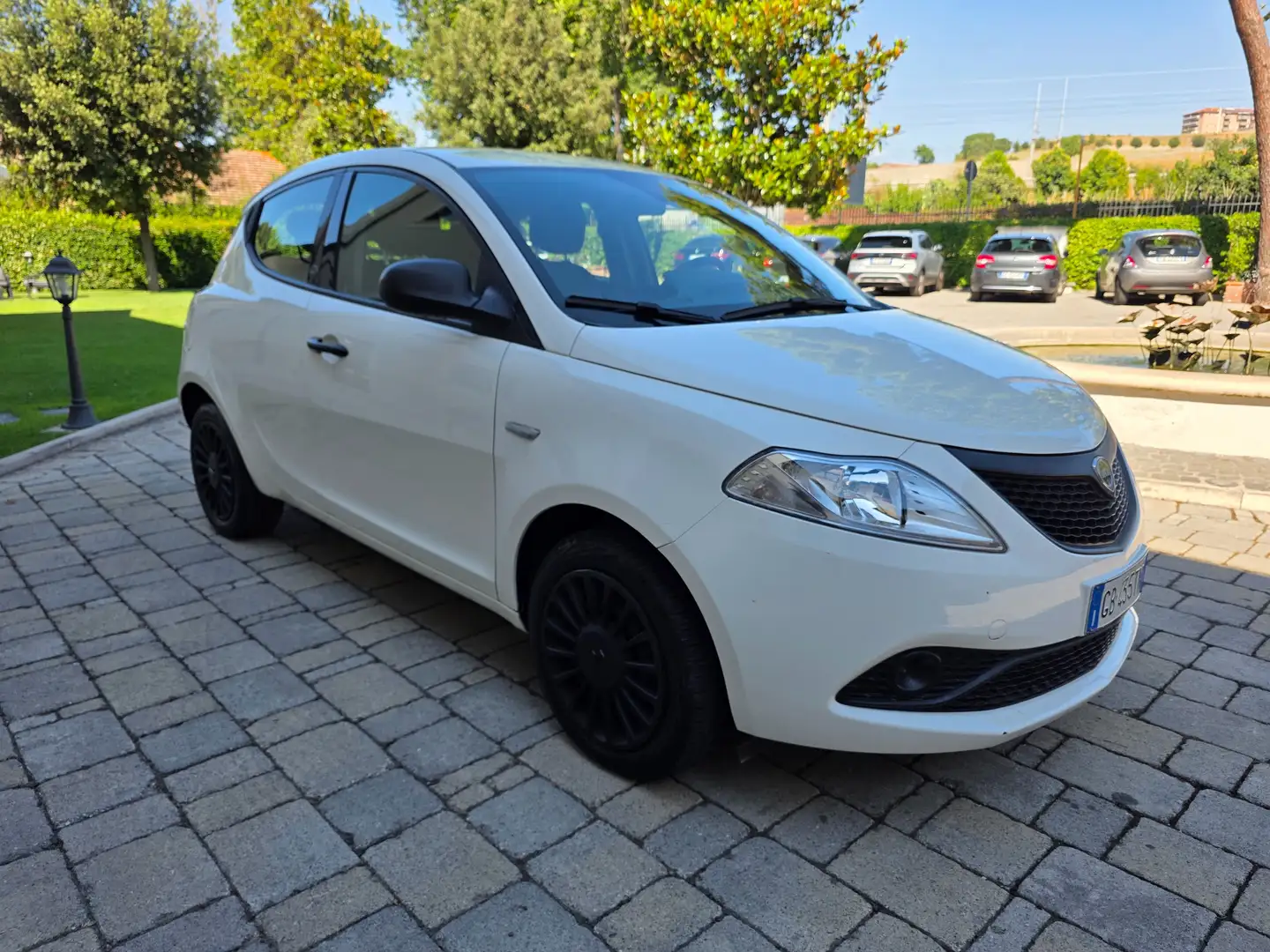 Lancia Ypsilon Ypsilon III 2015 1.0 firefly hybrid Silver s Beige - 2