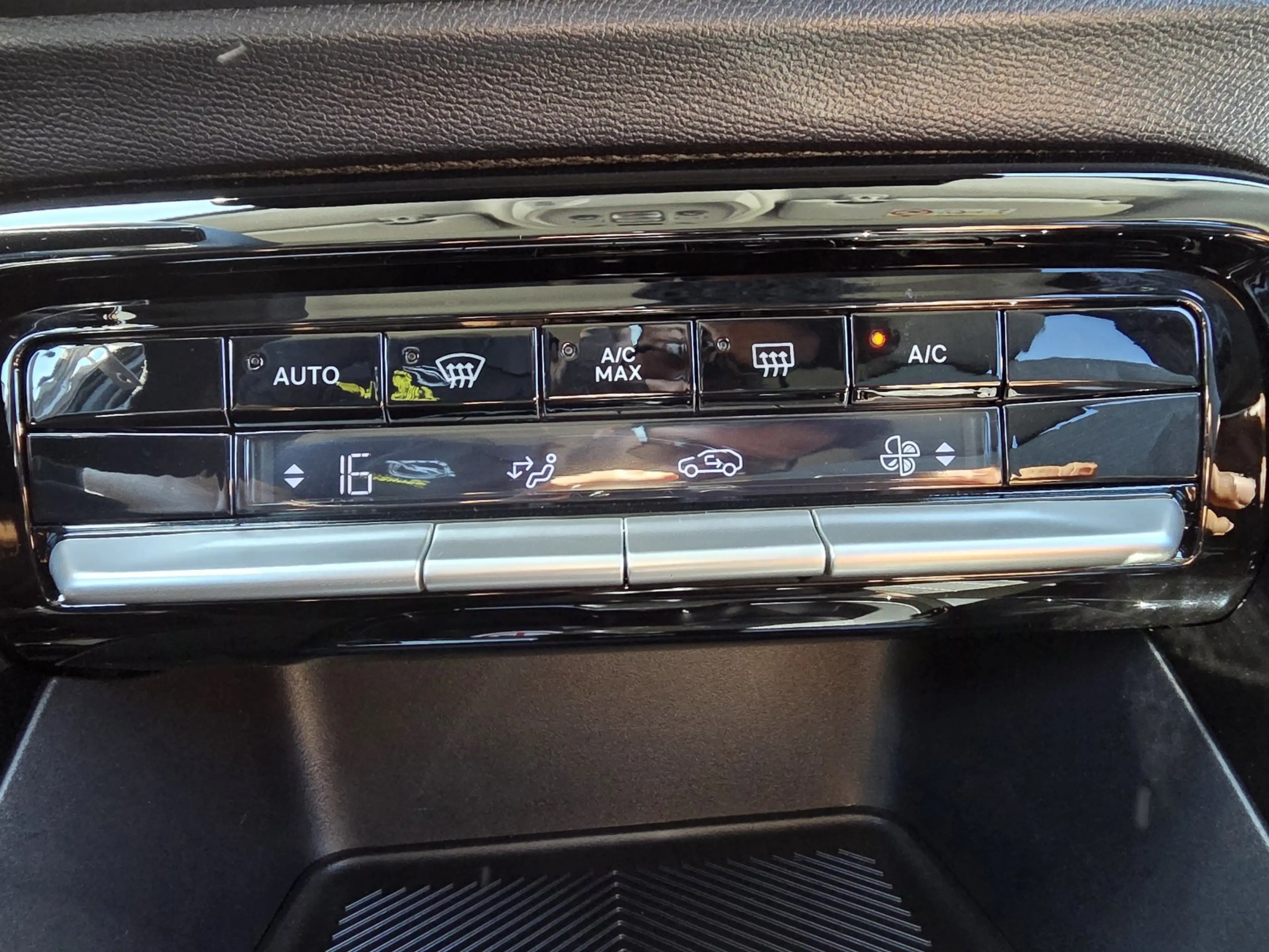 Citroen C3 Aircross Plus Turbo LED/PDC+CAM/KLIMA-AT/CarPlay — photo 12