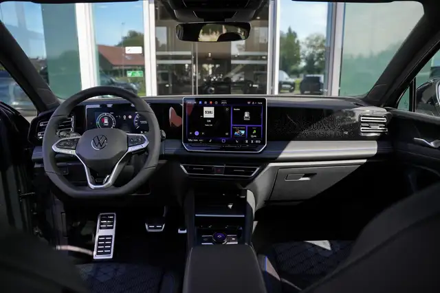 Volkswagen Tiguan view 4