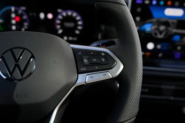 Volkswagen Tiguan view 12