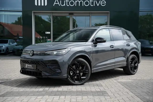 Volkswagen Tiguan view 2