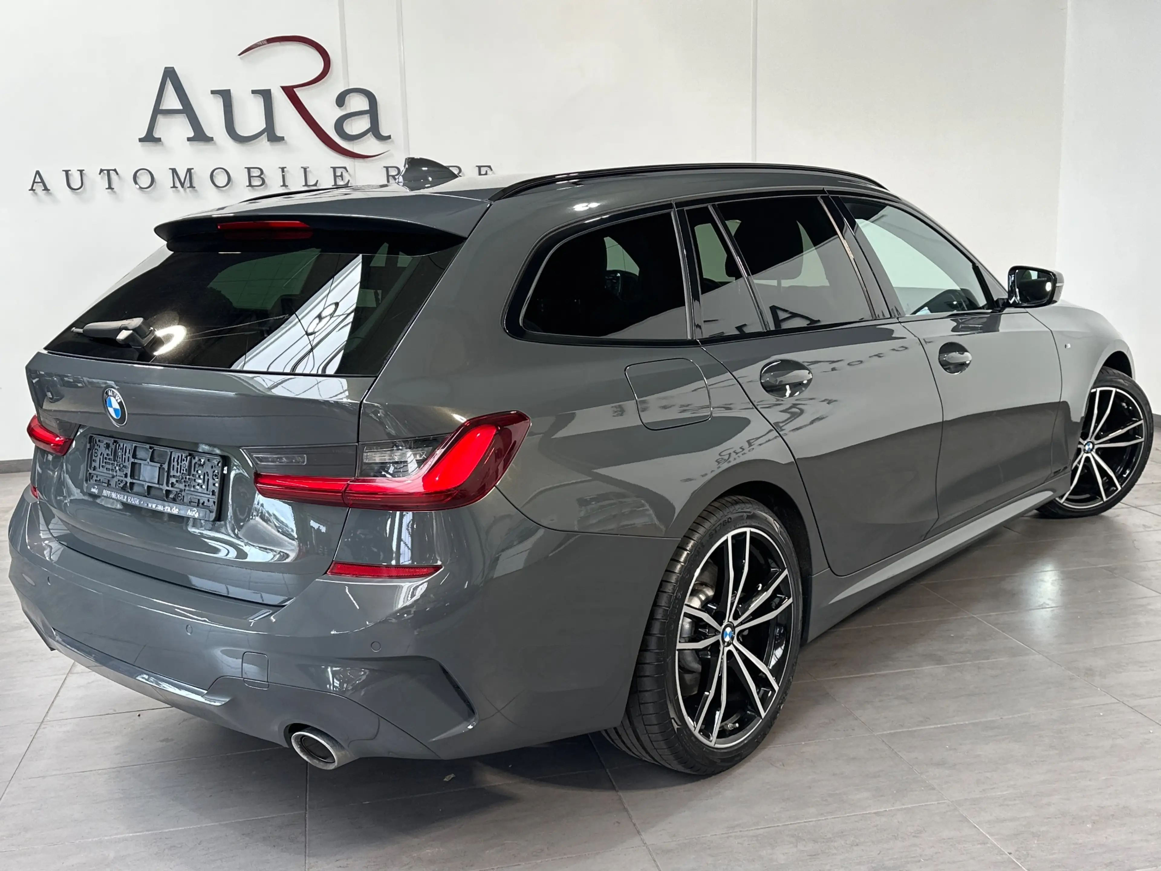 BMW 330 d Touring M-Sport NAV+LED+AHK+ACC+HIFI+19ZO+1HD — photo 4