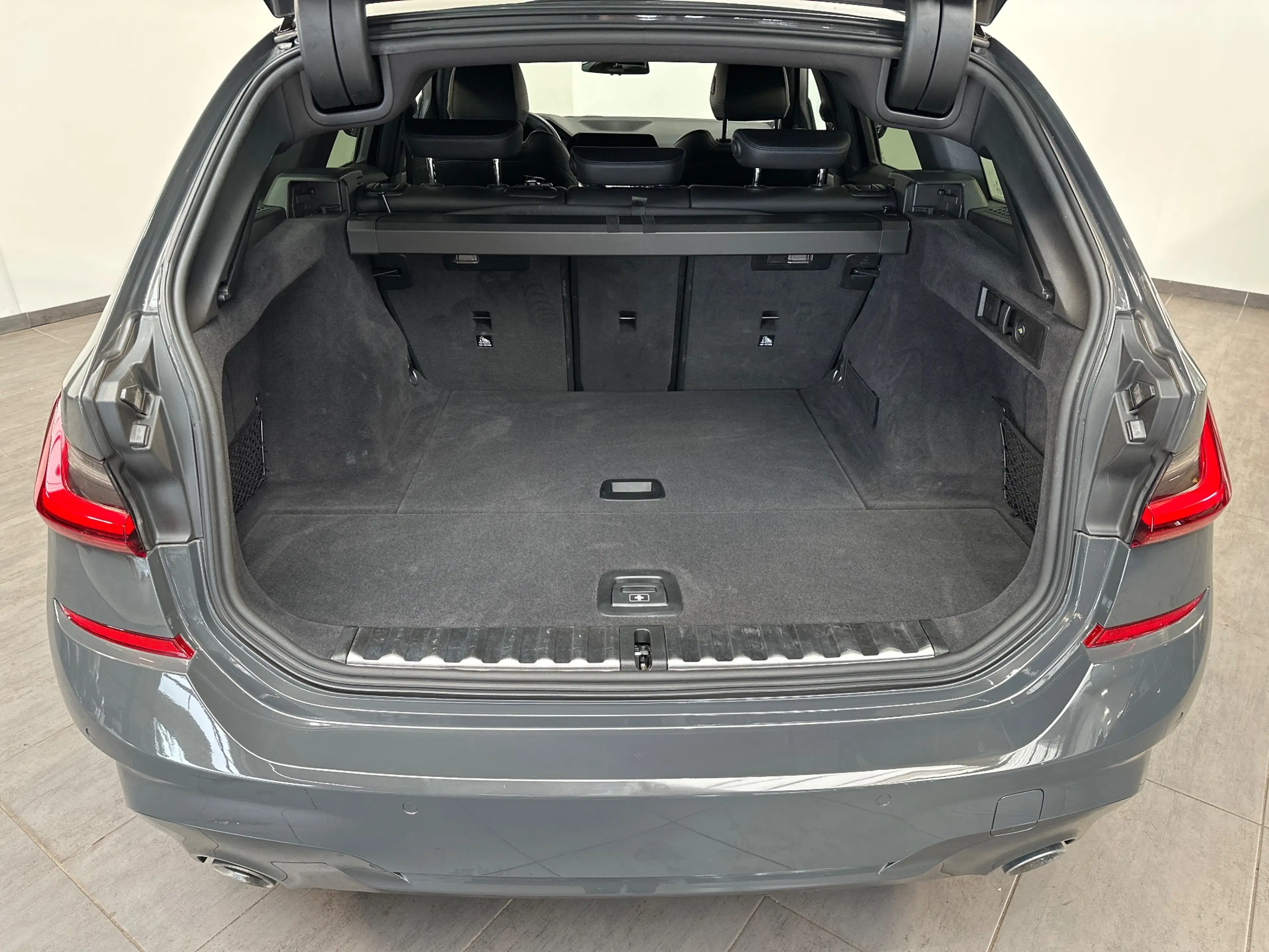 BMW 330 d Touring M-Sport NAV+LED+AHK+ACC+HIFI+19ZO+1HD — photo 8