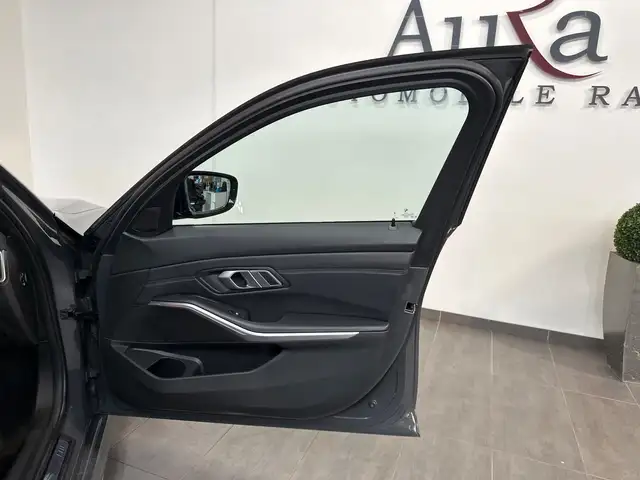 BMW 3 Series view 7