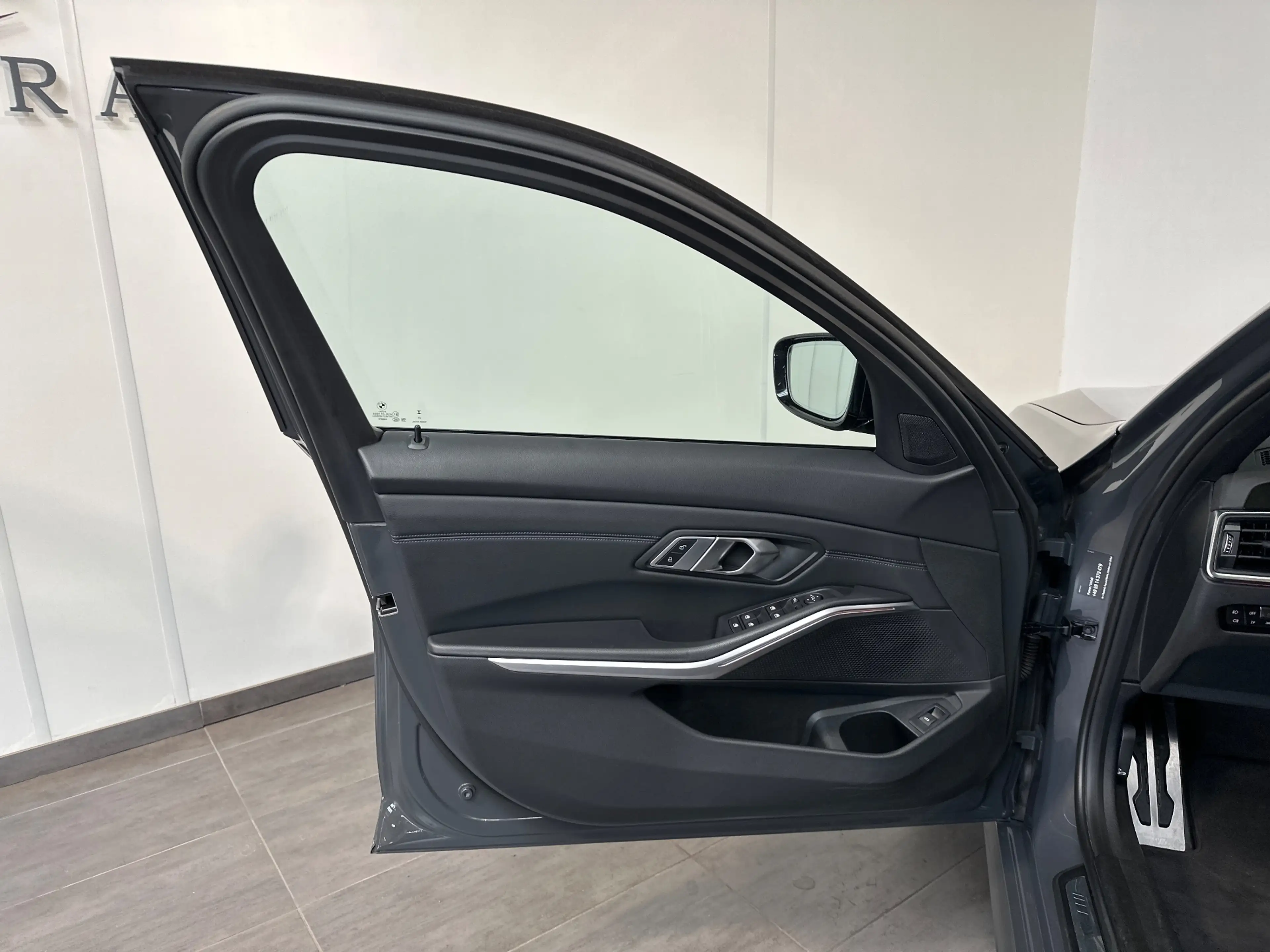 BMW 330 d Touring M-Sport NAV+LED+AHK+ACC+HIFI+19ZO+1HD — photo 6