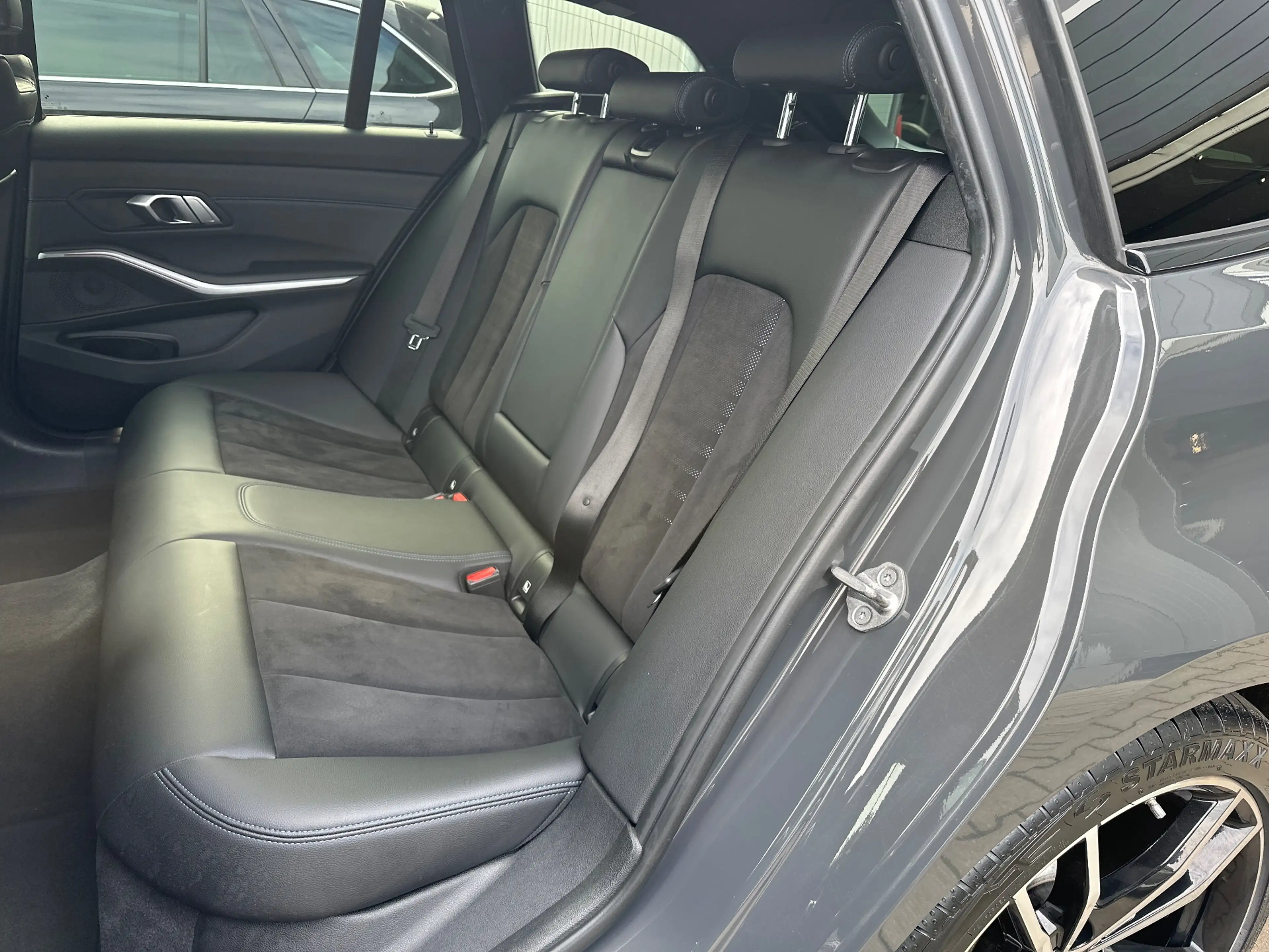 BMW 330 d Touring M-Sport NAV+LED+AHK+ACC+HIFI+19ZO+1HD — photo 13