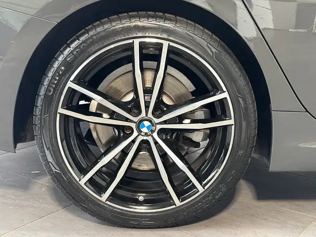 BMW 3 Series view 3