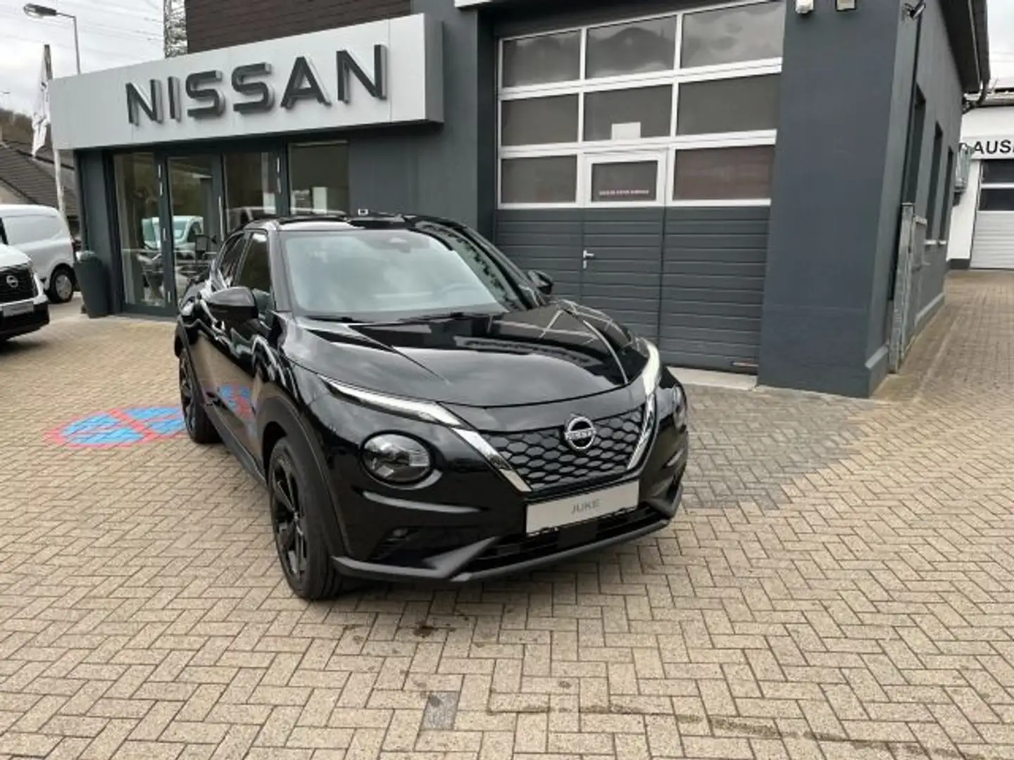 Nissan Juke 1.6 Hybrid Tekna Bose BFS Schwarz - 2