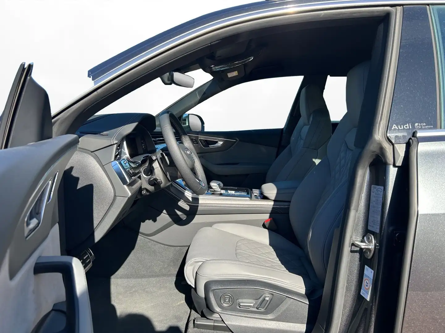 Audi SQ8 SUV AHK+HD-MATRIX+360 KAM+HUD+MASSAGE Grau - 2