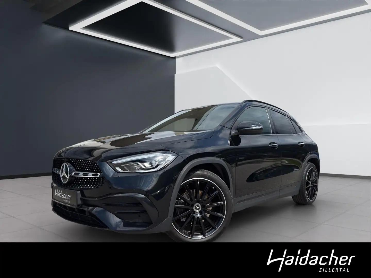 Mercedes-Benz GLA 220 d 4MATIC AMG Line KeyGo PTS Shz LED Ambi Schwarz - 1