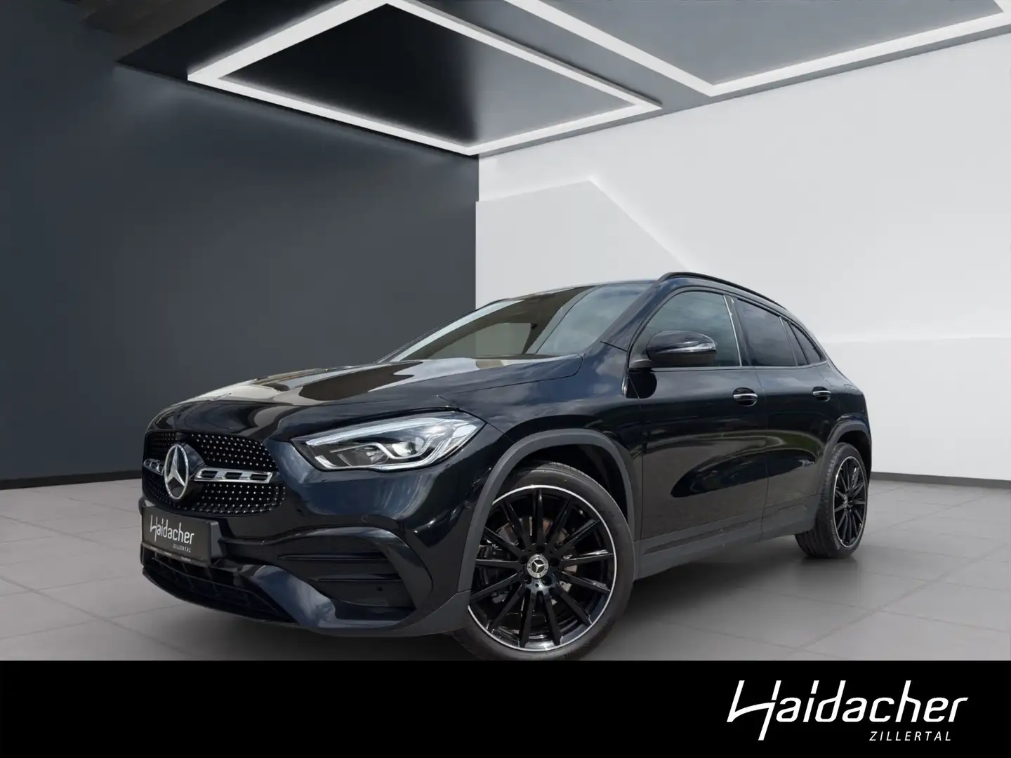 Mercedes-Benz GLA 220 d 4MATIC AMG Line KeyGo PTS Shz LED Ambi Schwarz - 1