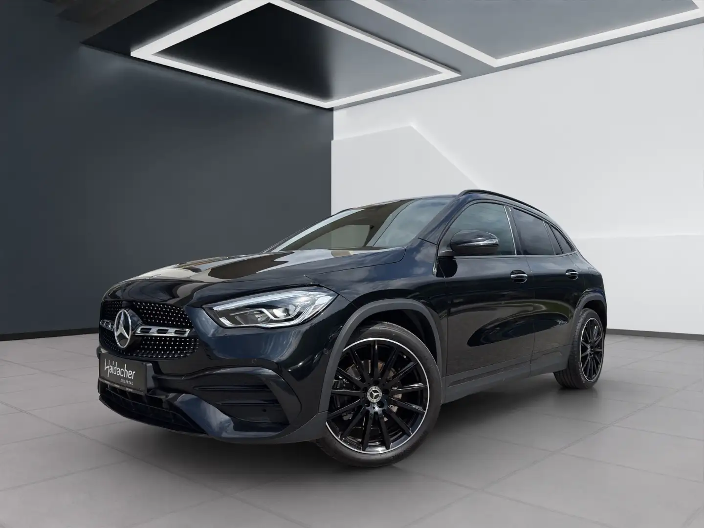 Mercedes-Benz GLA 220 d 4MATIC AMG Line KeyGo PTS Shz LED Ambi Schwarz - 2
