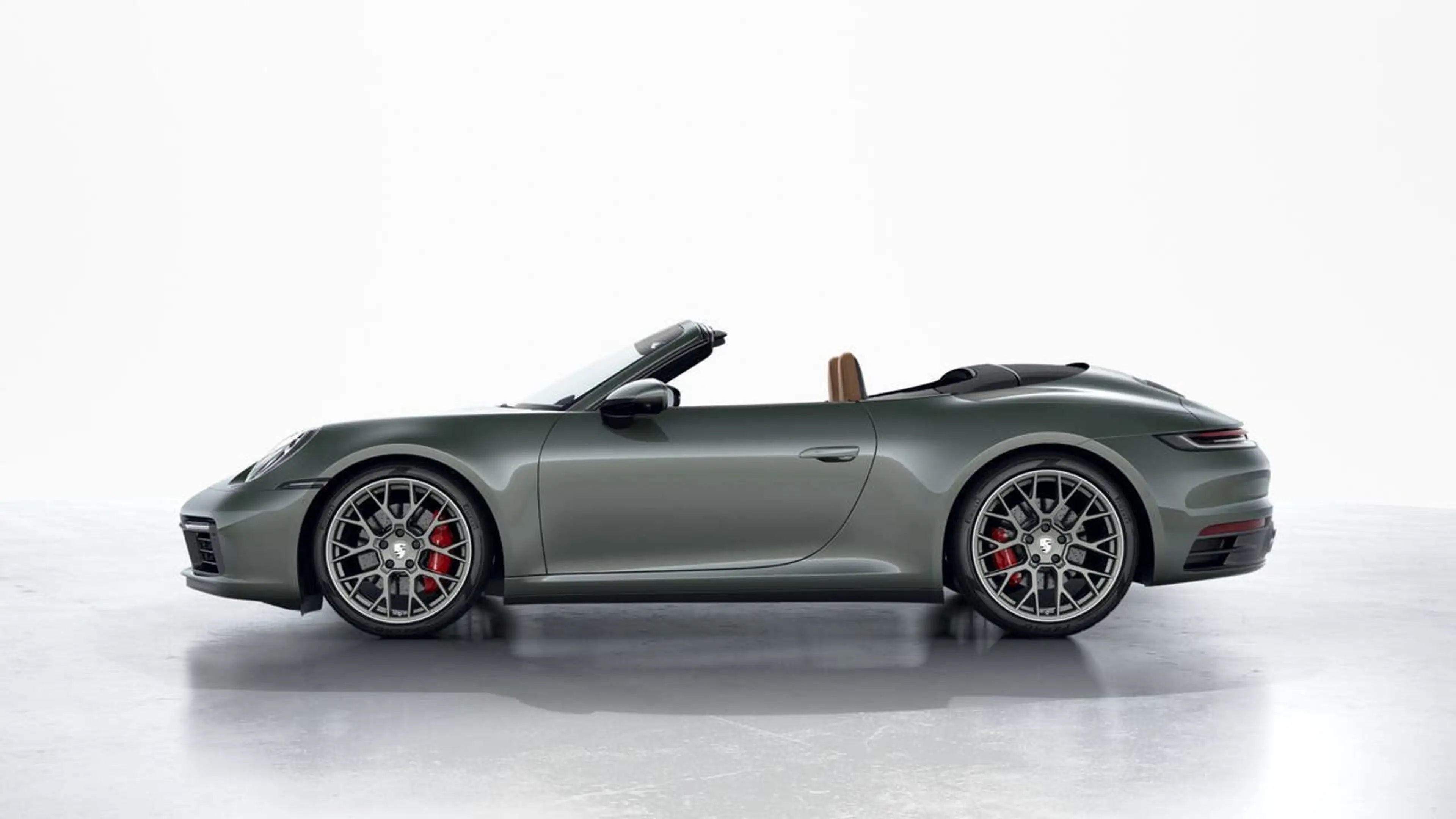 Porsche 992 Carrera 4S Cabriolet — photo 2