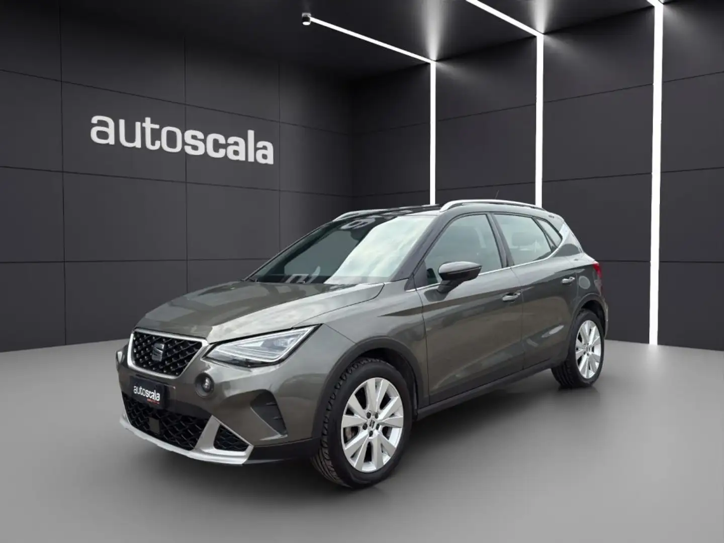 SEAT Arona 1.0 TGI XPERIENCE Grau - 1