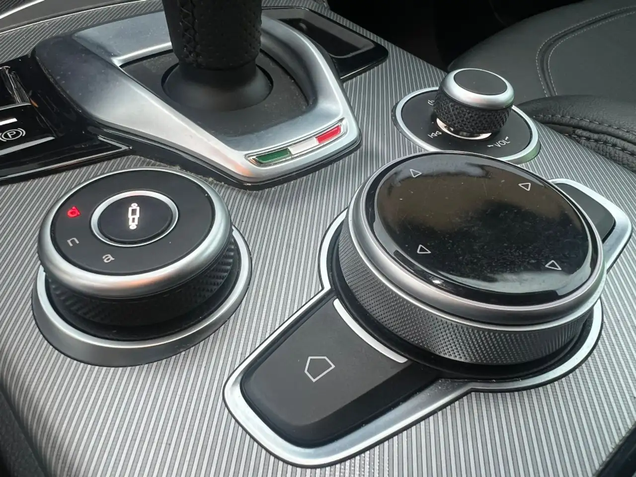 Alfa Romeo Stelvio 2024