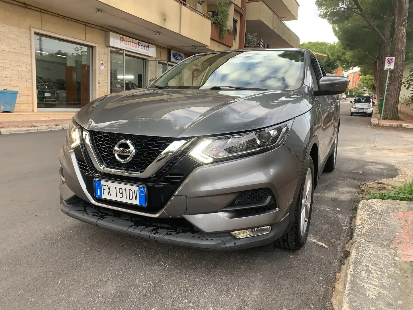Nissan Qashqai Qashqai II 2017 1.5 dci Business 115cv Gris - 1