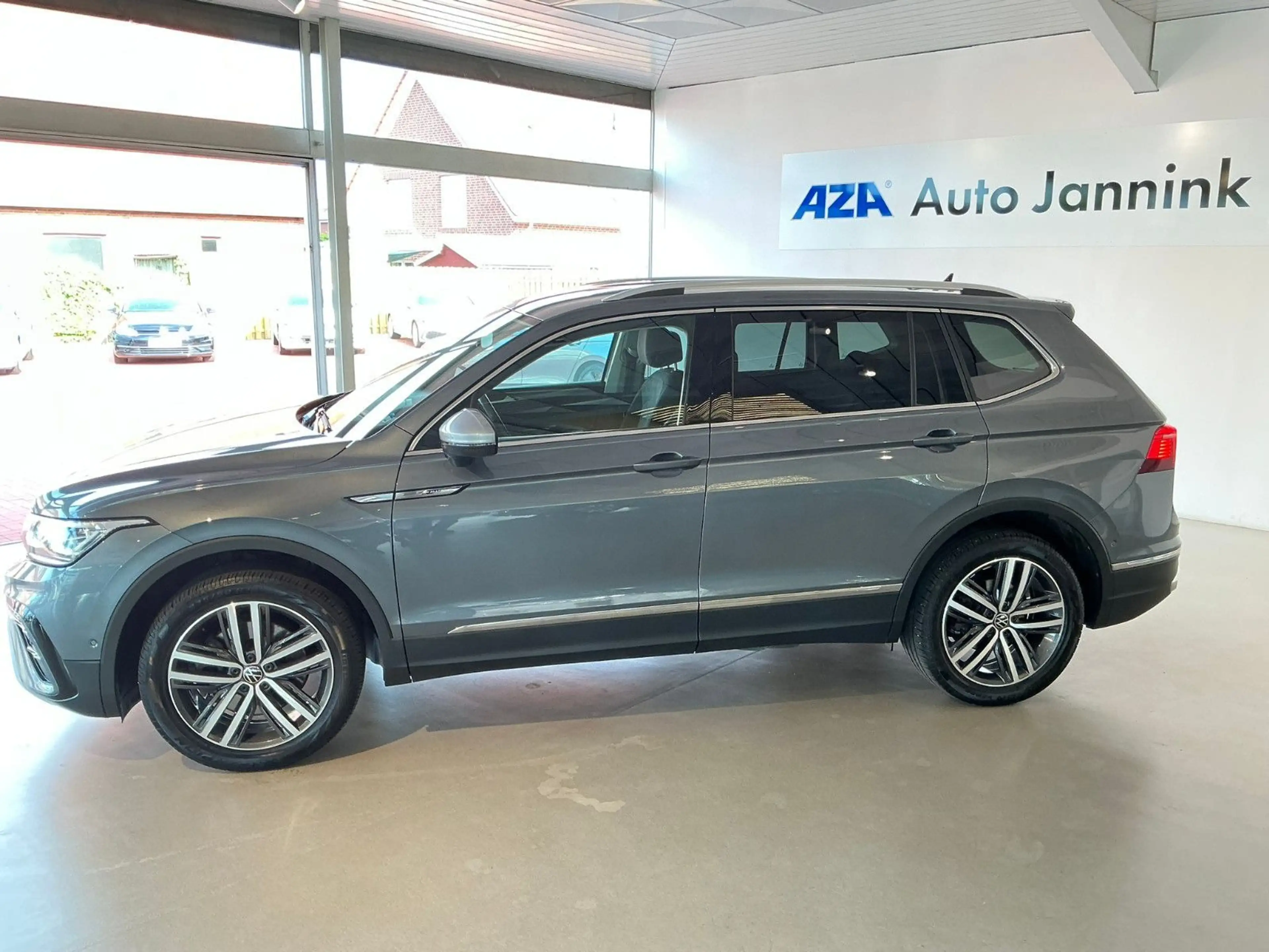 Volkswagen Tiguan Allspace 2.0 TSI Elegance 4Motion | AHK | — photo 9