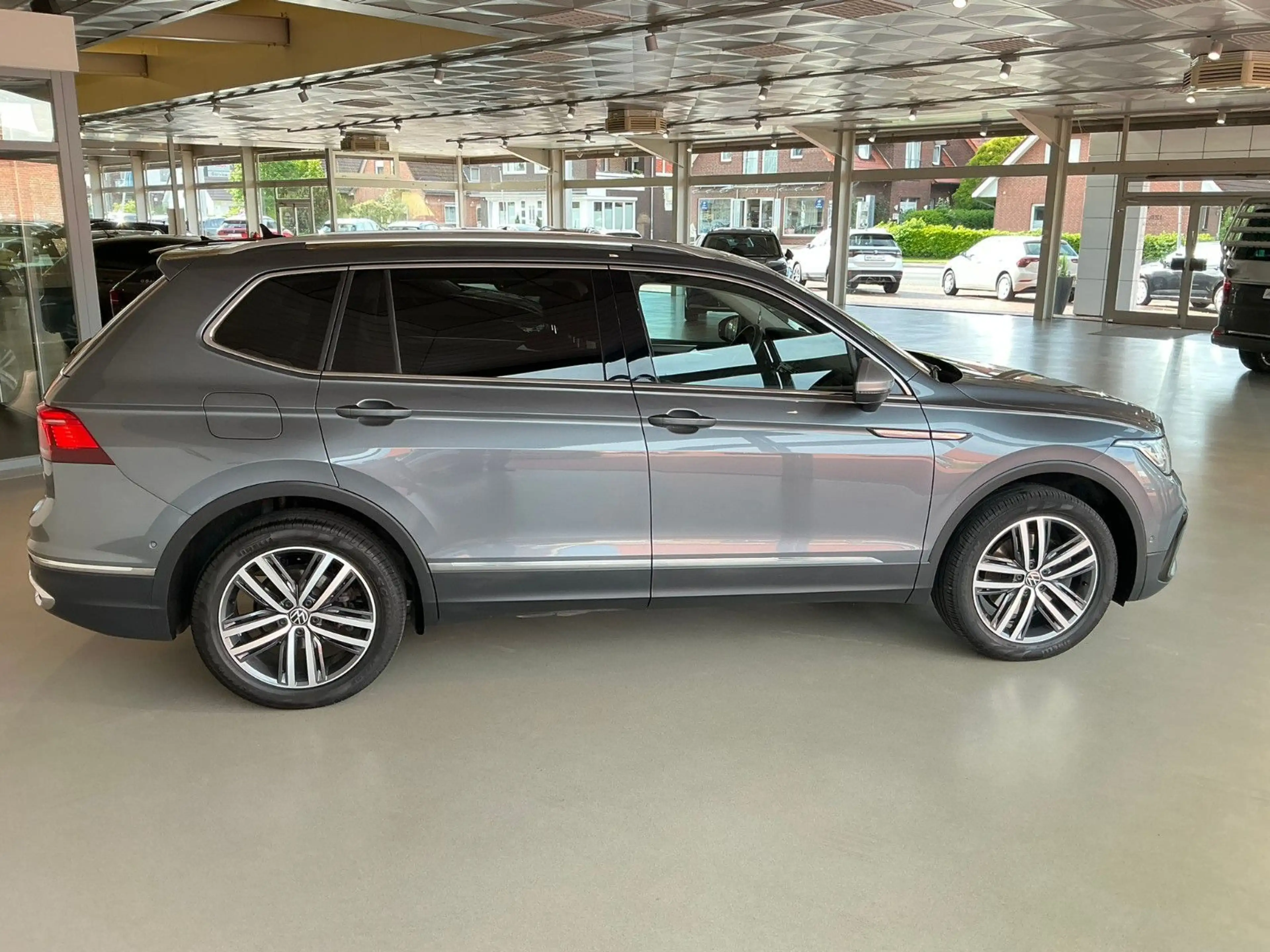 Volkswagen Tiguan Allspace 2.0 TSI Elegance 4Motion | AHK | — photo 5