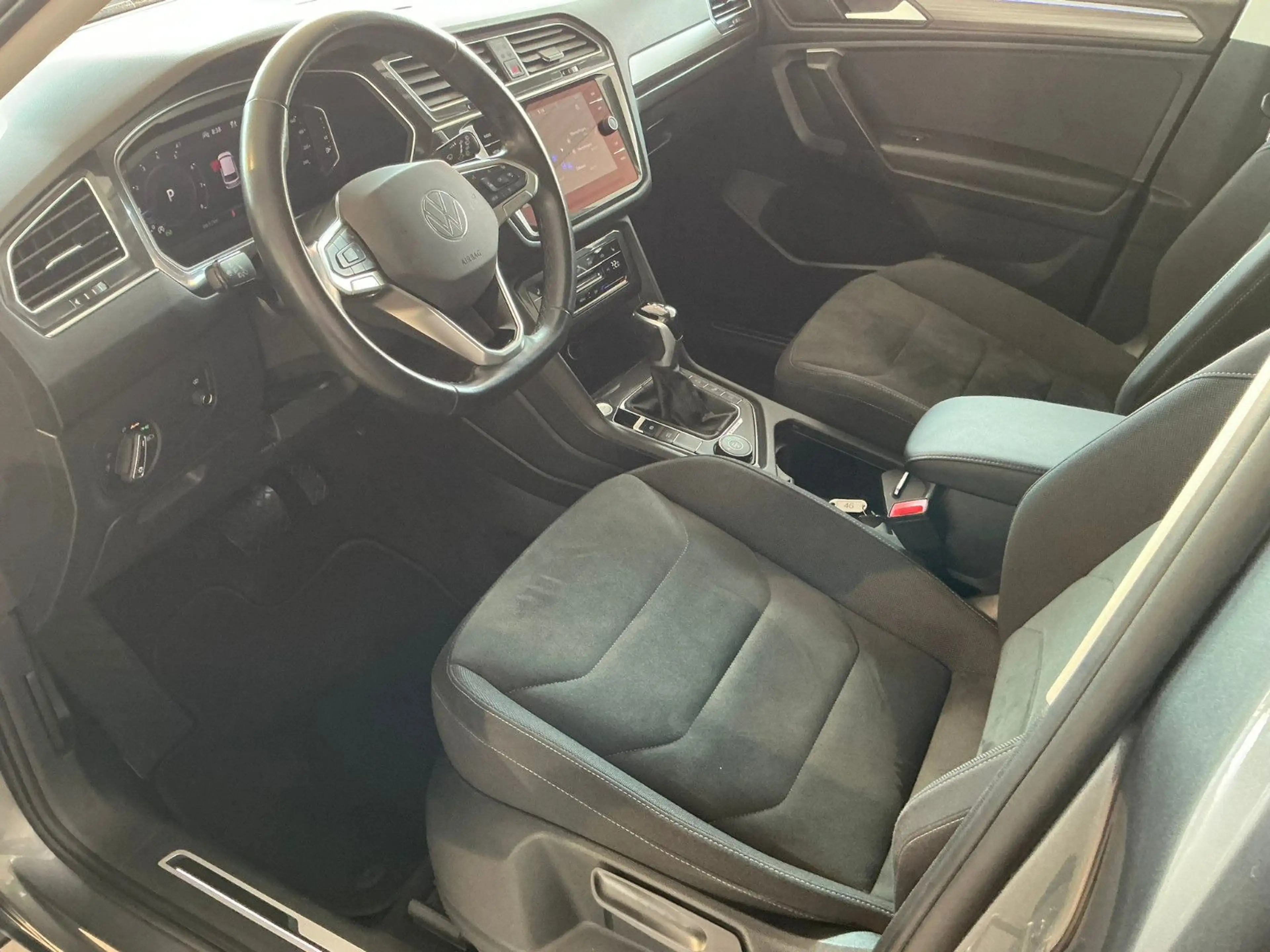 Volkswagen Tiguan Allspace 2.0 TSI Elegance 4Motion | AHK | — photo 13
