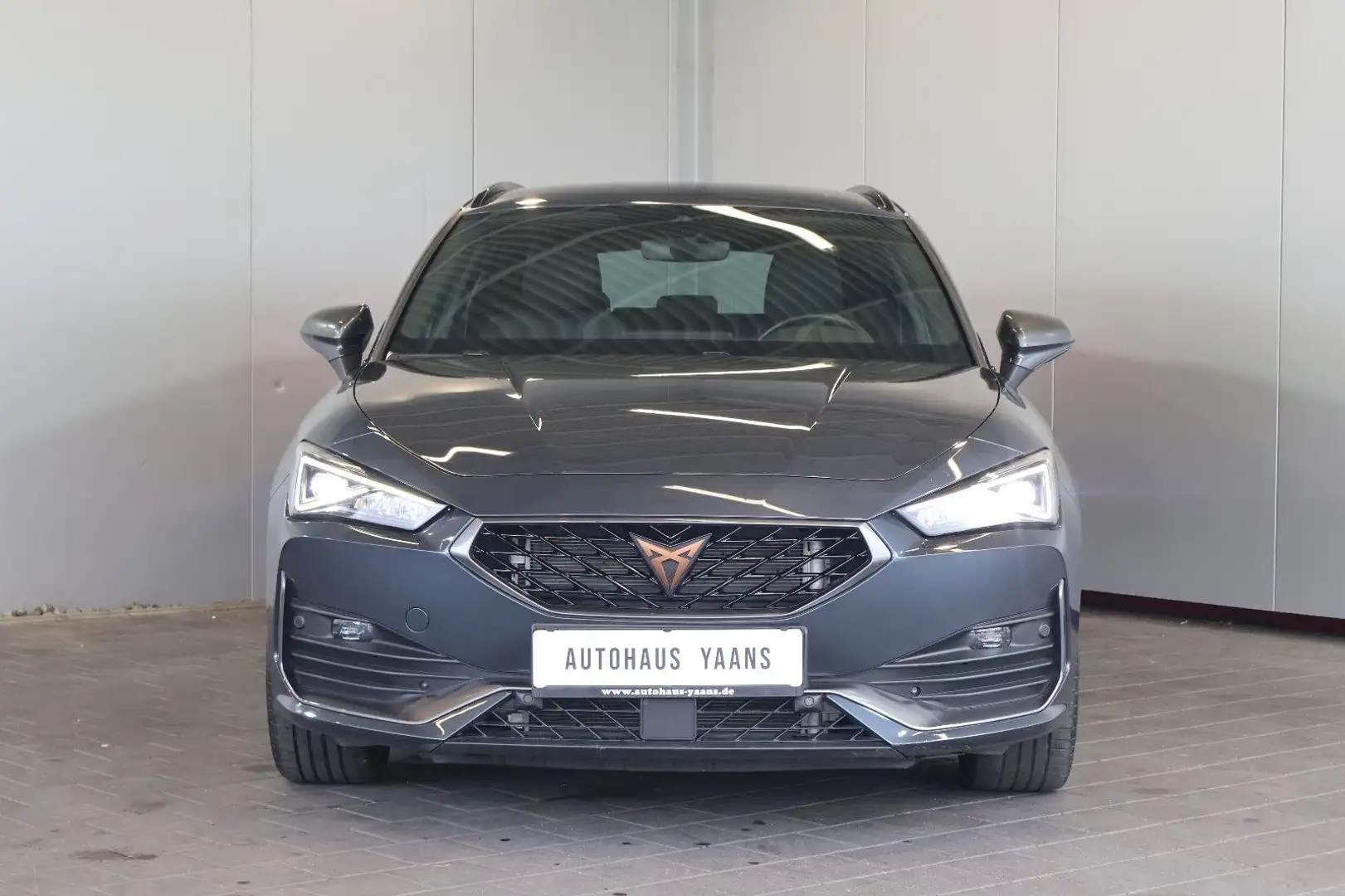 CUPRA Leon ST 1.5 eTSI AID+ACC+CARPLAY+KAM+LEY+KEY+18" Grau - 2