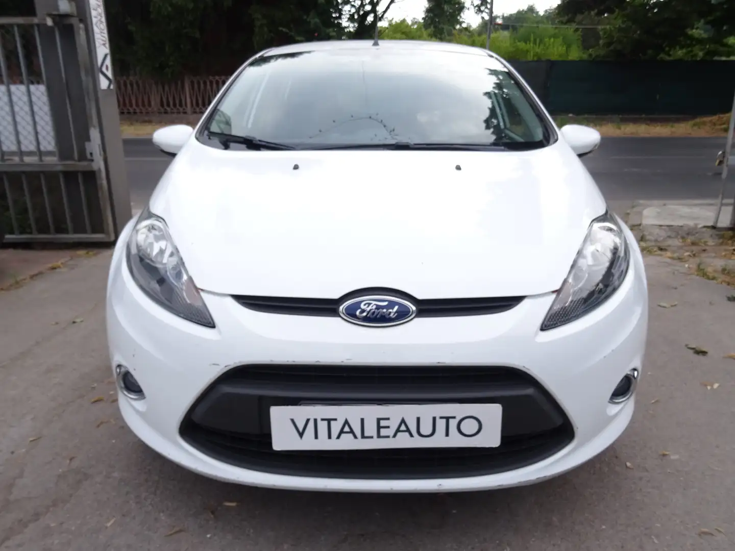 Ford Fiesta 5p 1.2 16v Titanium 82cv ( ( K M 2 1 8 3 0 ) ) Bianco - 2