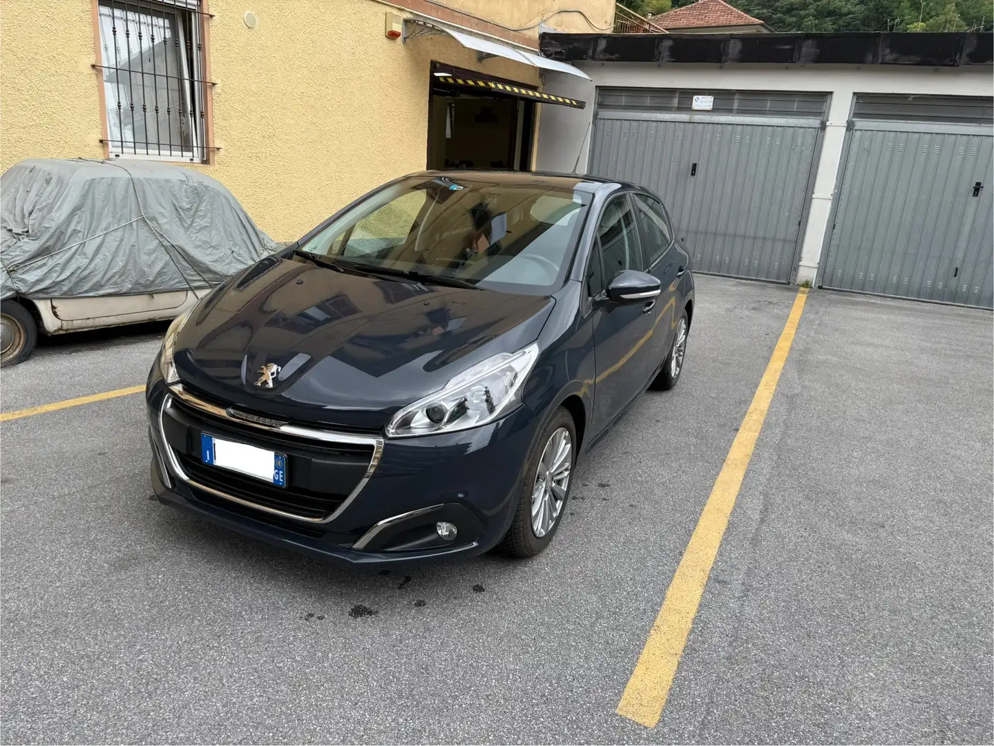 Peugeot 208 5p 1.2 puretech Allure 82cv - 1