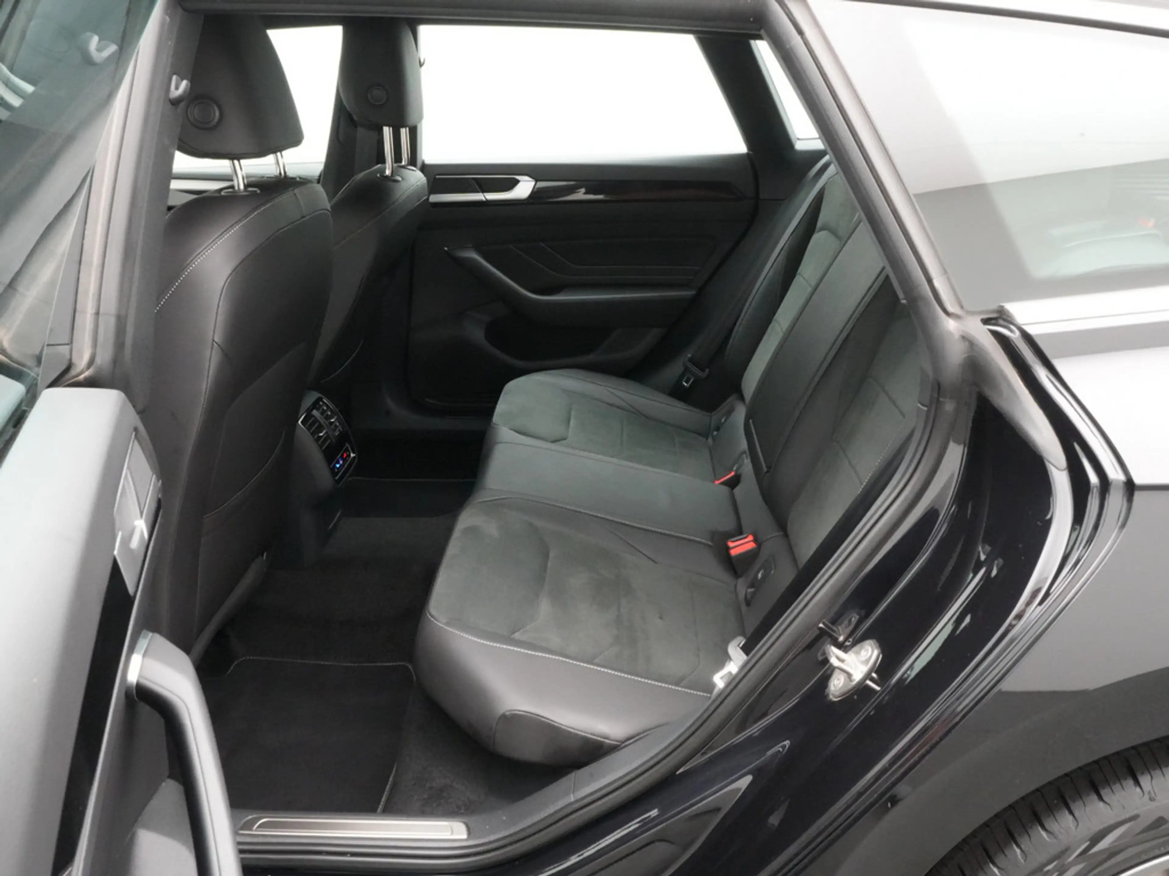 Volkswagen Arteon SB eHybrid R-Line ACC LEDER NAVI SHZ — photo 10